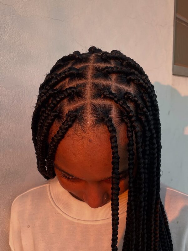 Box Braids — vista frontal da divisão e raiz